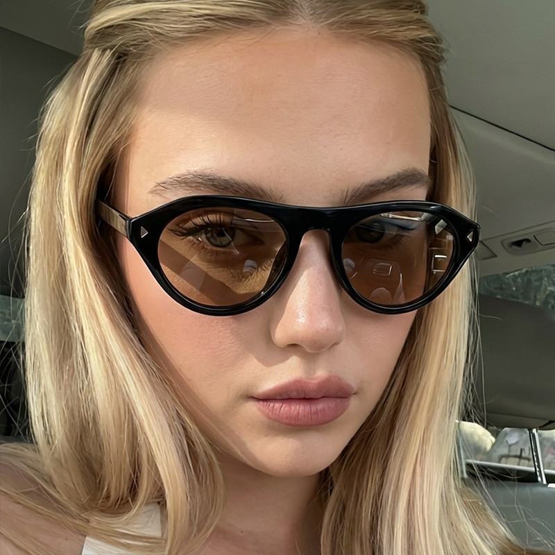 Okulary przeciwsłoneczne damsk – Streetwear Brand With Eye recenzja i cena